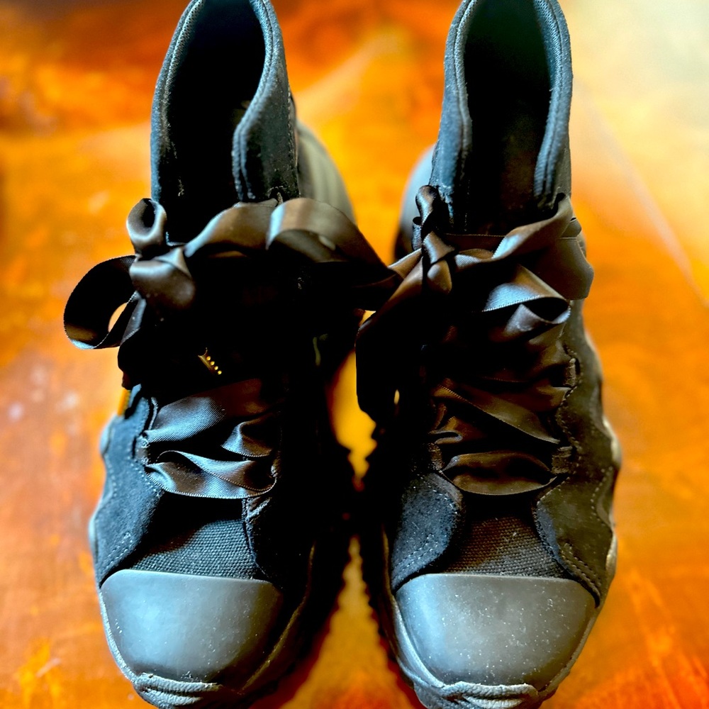 CONVERSE women’s 
‘RUN STAR MOTION CX HI’ SNEAKERS 6 1/2